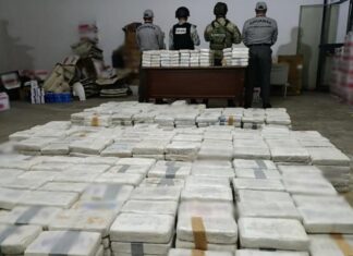 A historic weekend of drug busts started on Friday, when Mexican customs officials at the border with Guatemala intercepted a tractor-trailer carrying 1.193 tonnes of cocaine concealed within its cargo.