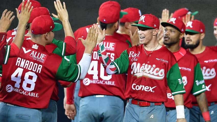 Mexican national baseball players at an LMB all star game. They are wearing red and green jerseys and caps.