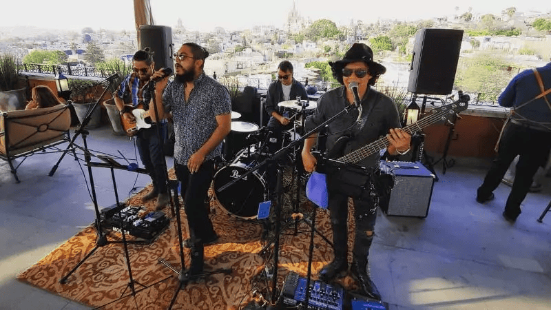 Mama Mia – Medio Siglo de Música y Sabor – Black Velvet