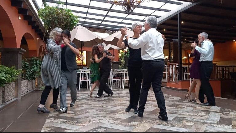Tango, Chamuyo y Vino… Tango, Chamuyo y Vino…