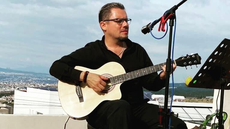 Kike Carrillo en Los Milagros Terraza