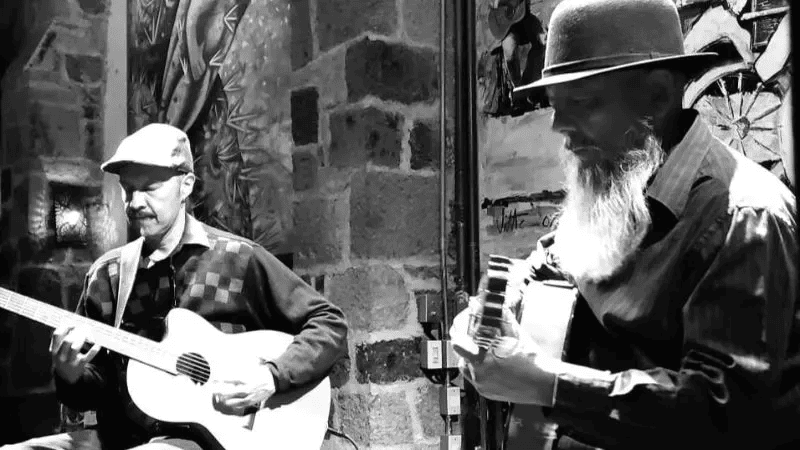 Mama Mia – Medio Siglo de Música y Sabor – Guitarras Latinas