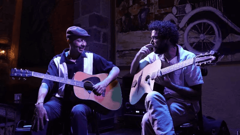 Mama Mia – Medio Siglo de Música y Sabor – Swing de París