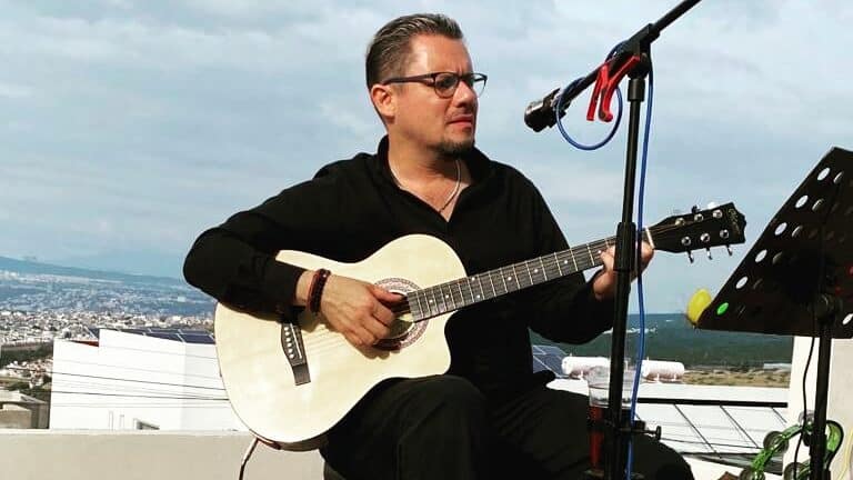 Kike Carrillo en Los Milagros Terraza