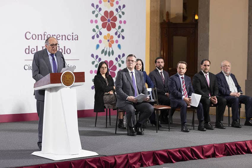Il ministro della salute di Kershenobich parla in una conferenza stampa