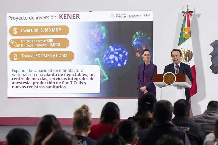 Il presidente Claudia Shinbom sta guardando un uomo in una tuta commerciale che condivide in un segmento su México New State e CDMX Investment in Progetti farmaceutici