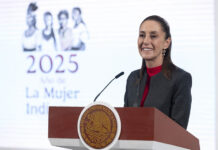 President Sheinbaum at the podium of her morning press conference