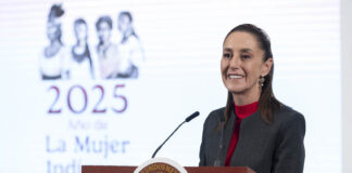 President Sheinbaum at the podium of her morning press conference
