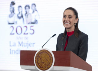 President Sheinbaum at the podium of her morning press conference