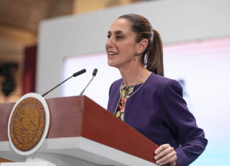 President Sheinbaum at the podium of her morning press conference