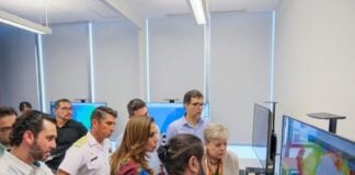 Quintana Roo Governor Mara Lezama and Environment Minister Alicia Bárcena view screens monitoring sargassum on Mexico's Caribbean coast