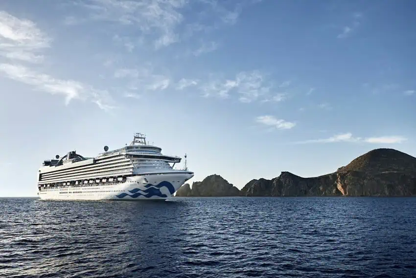 A cruise vessel  successful  Los Cabos