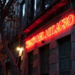 A neon sign that reads 'Teatro El Milagro)