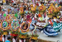 Oaxacan women dancing