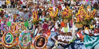 Oaxacan women dancing