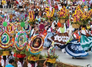 Oaxacan women dancing