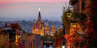 Night view of a colonial Mexican town