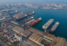 The port of Veracruz, which moves over 30 million tonnes of cargo each year, will receive 10.2 billion pesos in public investment and 10.44 billion pesos in private investment, according to Mexico's Naval Ministry.