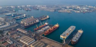 The port of Veracruz, which moves over 30 million tonnes of cargo each year, will receive 10.2 billion pesos in public investment and 10.44 billion pesos in private investment, according to Mexico's Naval Ministry.