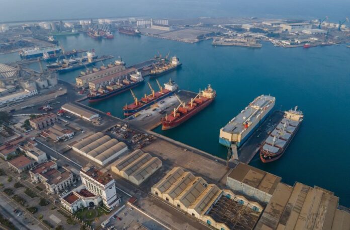 The port of Veracruz, which moves over 30 million tonnes of cargo each year, will receive 10.2 billion pesos in public investment and 10.44 billion pesos in private investment, according to Mexico's Naval Ministry.