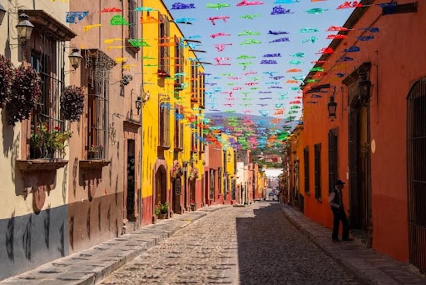 street in colonial town