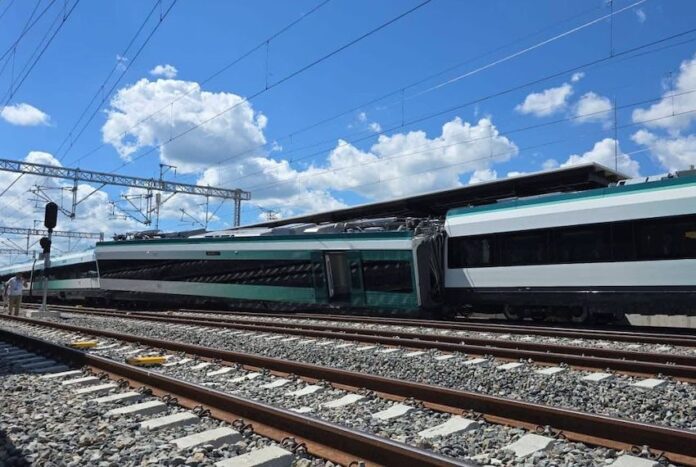 Car of the Maya Train derailed