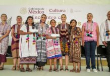 Sheinbaum announcing ApoyArte credit program alongside Indigenous textile artisans