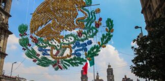 Preparations for Independence Day festivities in Mexico City's Zócalo are underway.