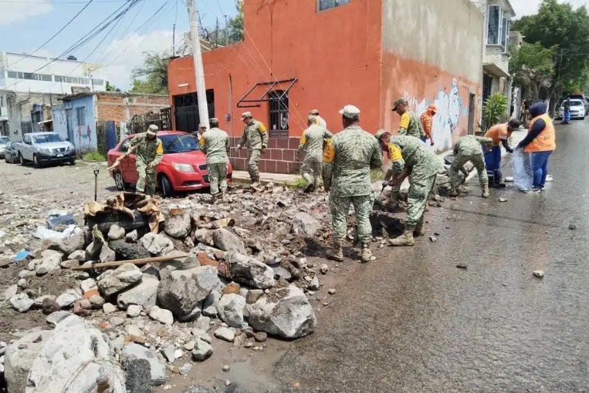 disaster cleanup after heavy rains in Querétaro