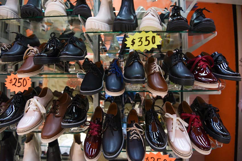 Leather shoes on sale in Mexico with prices