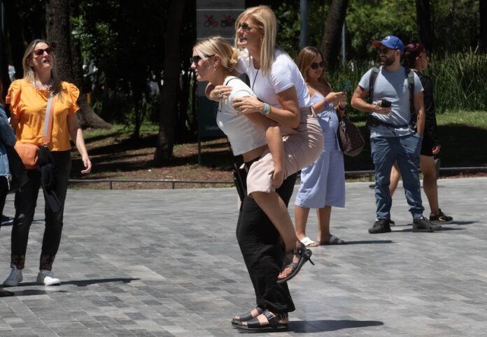 Canadian tourists in Mexico