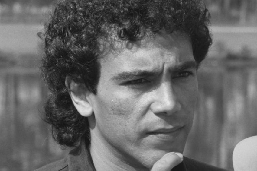 Hugo Sánchez in a pensive pose.
