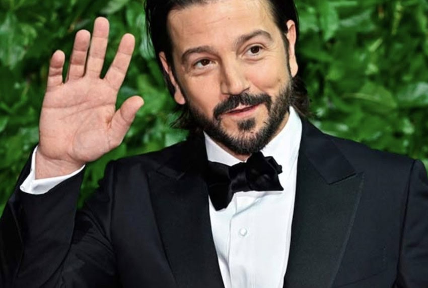 diego luna waving