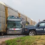 Accident between a train and passenger bus in México state