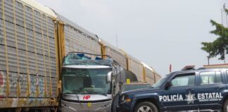Accident between a train and passenger bus in México state