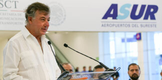 Fernando Chico Pardo stands at a podium at Veracruz airport in front of a sign reading ASUR