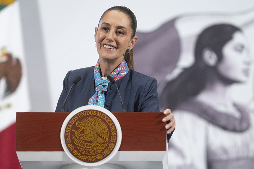 President Sheinbaum at the podium of her morning press conference