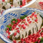 Chile en nogada in a blue and white bowl