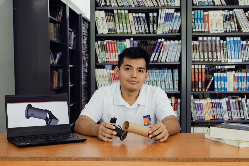 Alejandro Aguilar, winner of the James Dyson 2025 National Award