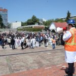 people evacuating building durin simulacro