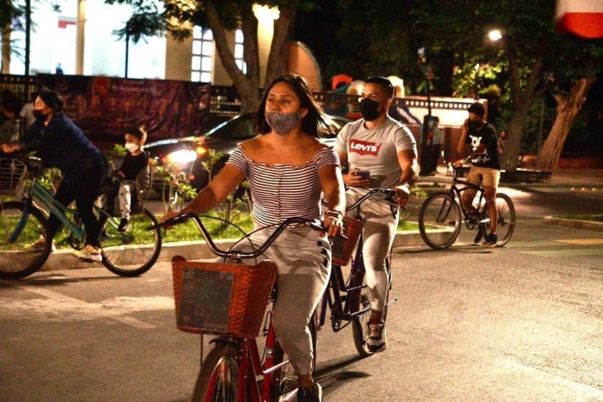 Nighttime bike tour