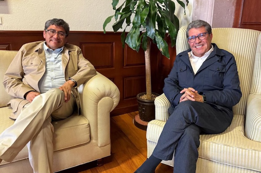 2 guys in chairs (Montreal's)