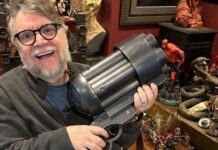 Del Toro with weapon prop