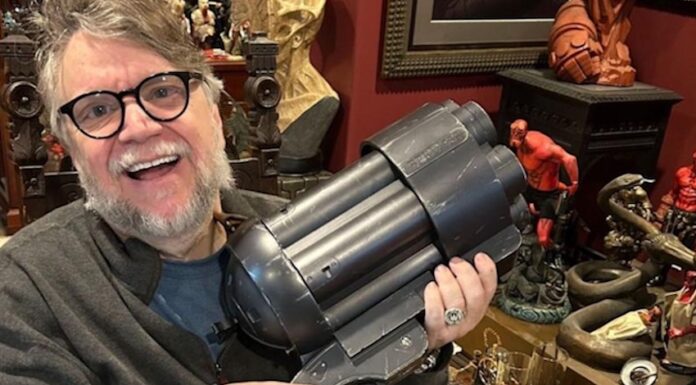 Del Toro with weapon prop