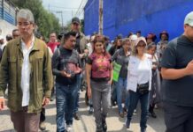 Clara Brugada with team in Iztapalapa following a flood