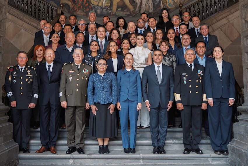 President Sheinbaum with all 32 governors of Mexico.