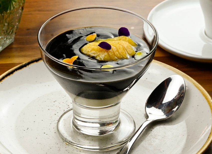 Black zapote dessert