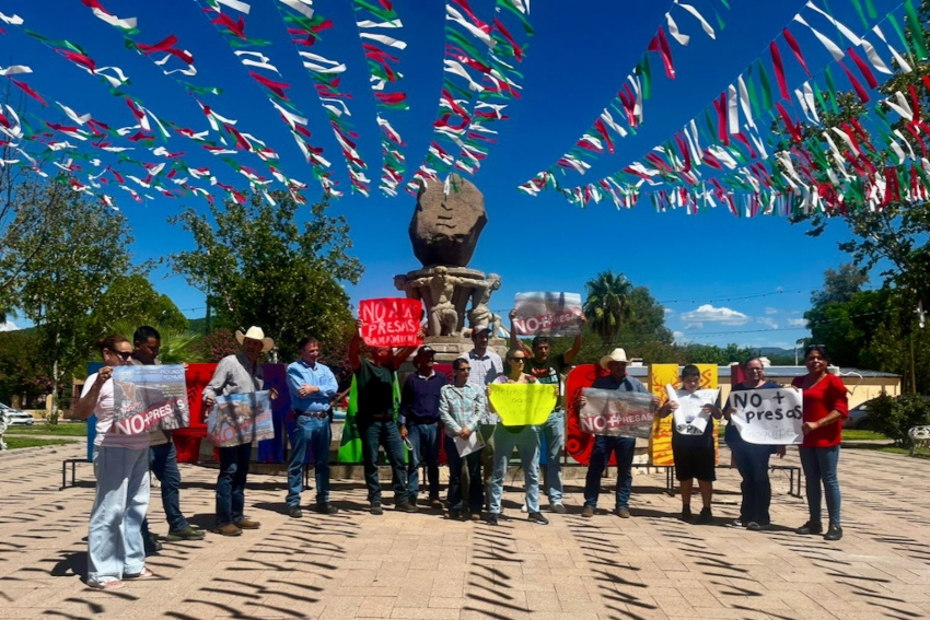 Protesters in Sonora