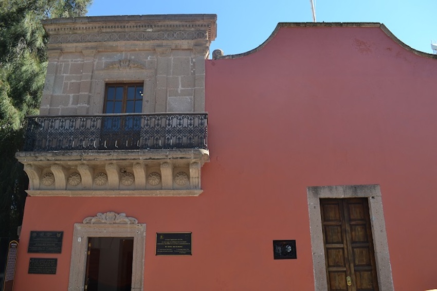 A colonial balcony in Hidalgo