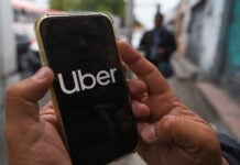 Court rules that Uber can operate freely at Mexico’s airports Uber app in cell phone